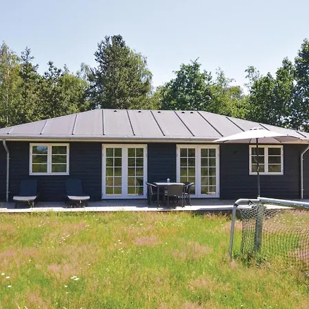 Three-bedroom Holiday In Hébergement de vacances